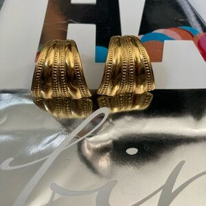 Vintage pair of gold tone scroll earrings